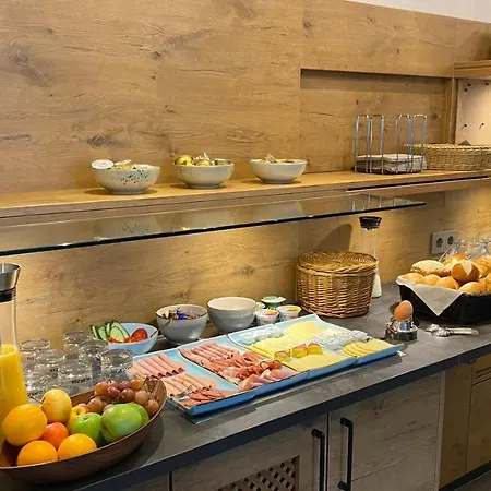 Vico's & Restaurant Hotel