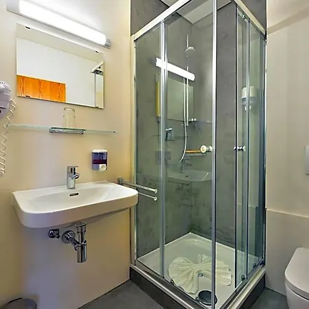 Vico's & Restaurant Hotel 2*