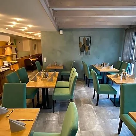 Vico's & Restaurant Hotel
