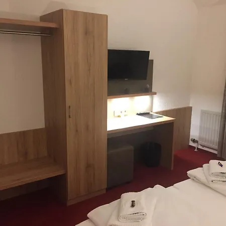 Vico's & Restaurant 2*