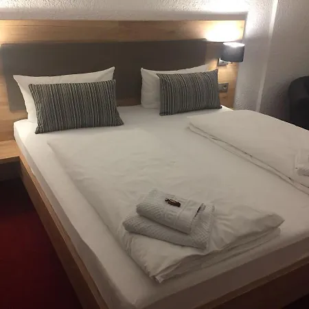 Vico's & Restaurant 2*