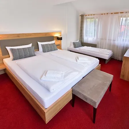 Vico's & Restaurant Hotel