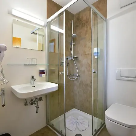 Hotel Vico's & Restaurant 2*