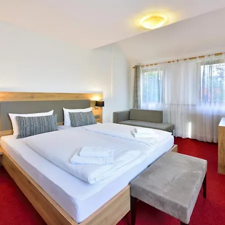 Vico's & Restaurant 2*