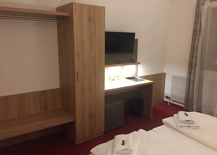 Vico's & Restaurant 2*